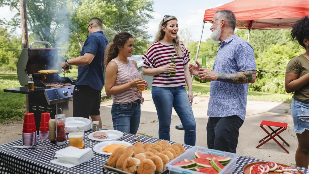 Managers and developers: beyond the superficiality of social media